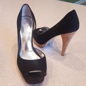Peep toe pumps